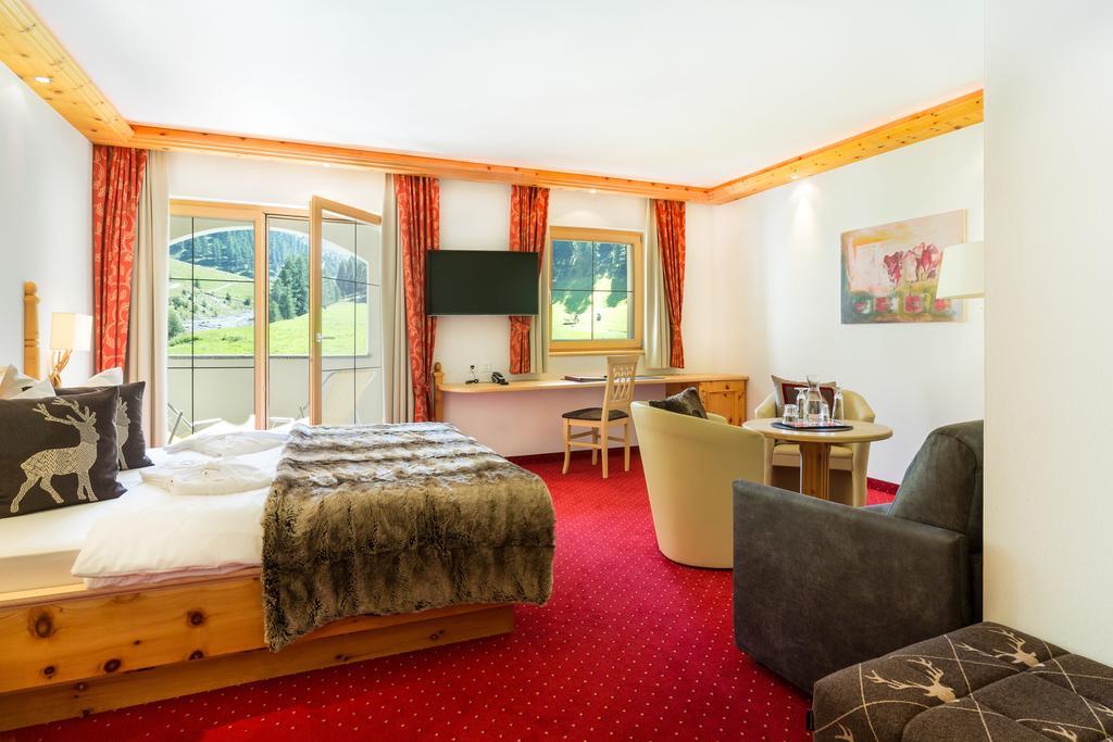 Chasa Castello Relax & Spa Samnaun Phòng bức ảnh